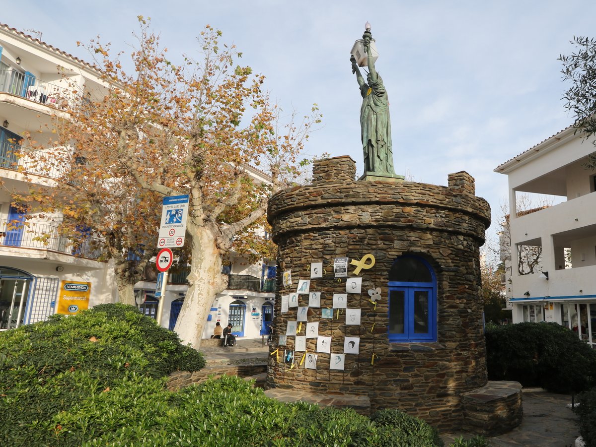 Cadaqués. Statue of Liberty (Tourism office)