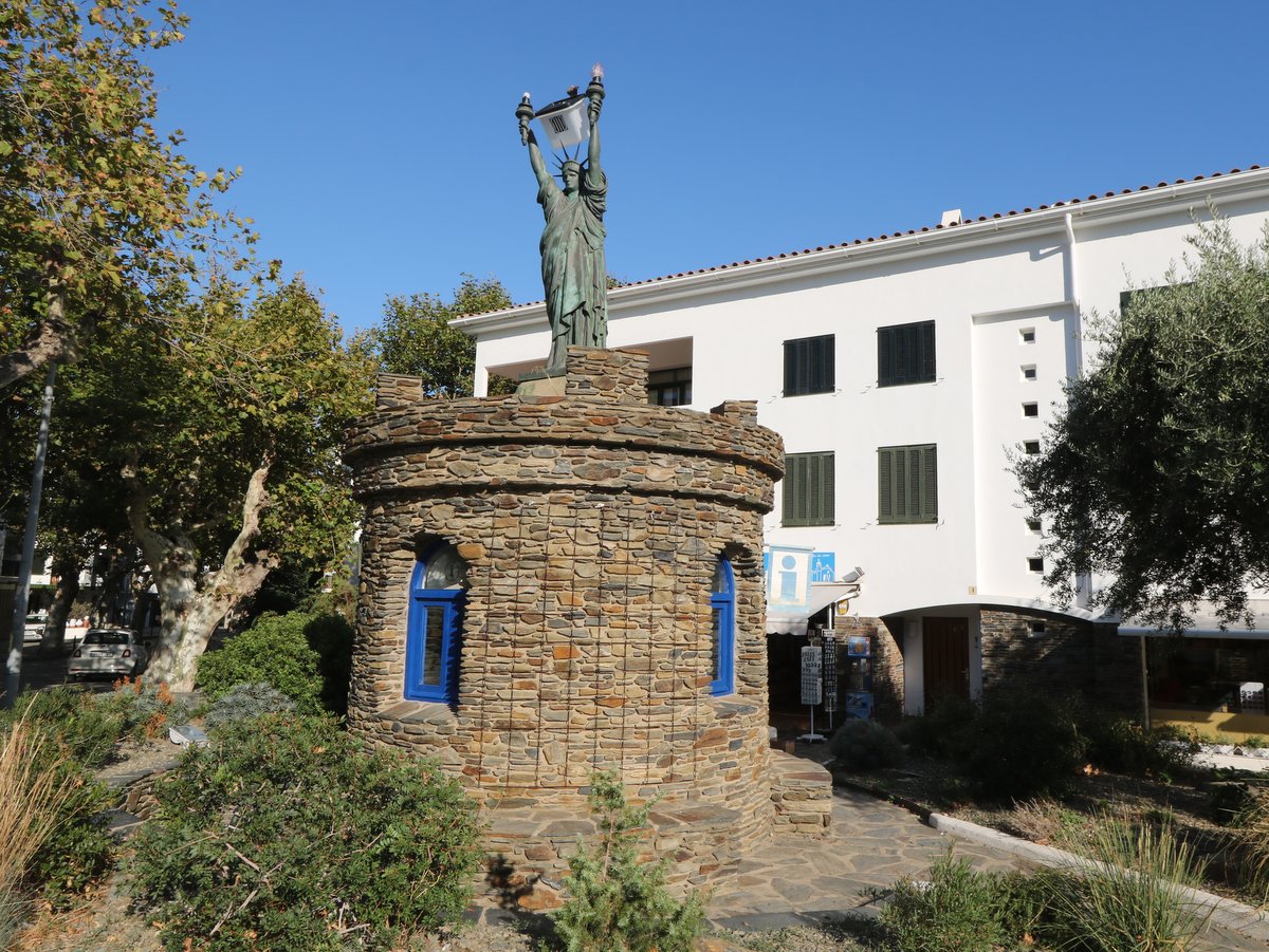 Cadaqués. Statue of Liberty (Tourism office)