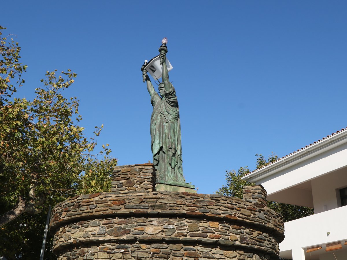 Cadaqués. Statue of Liberty (Tourism office)