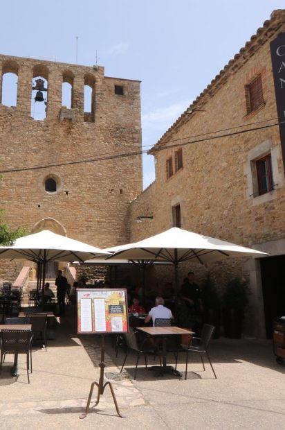 Restaurants in masias (rural houses)