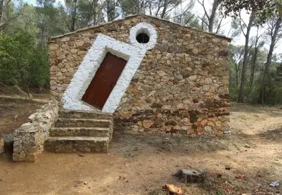 Mas Juny and the hut of Salvador Dalí